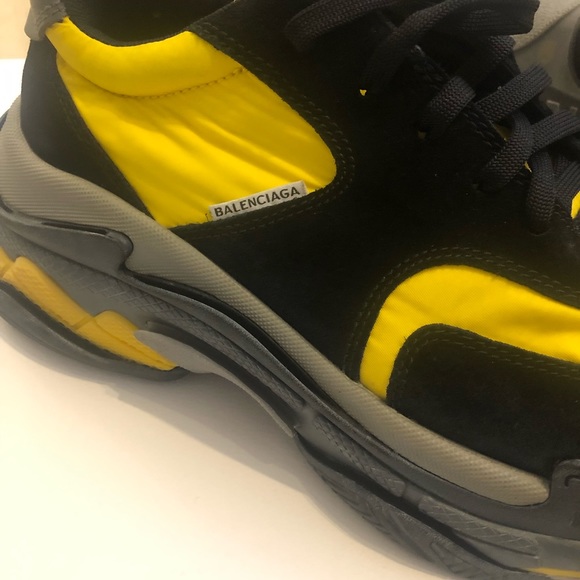 00% Authentic Balenciaga Triple S - Picture 3 of 8